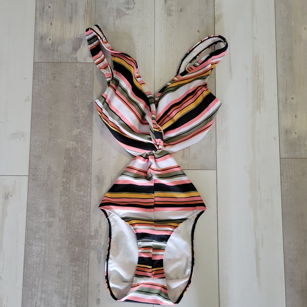 One Piece new Never worn bathing suit. Size L